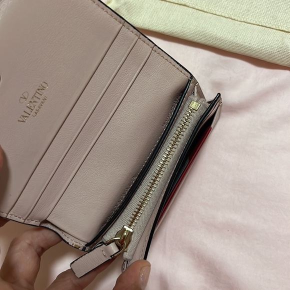 Valentino Garavani baby pink stud mini wallet - Picture 6 of 11